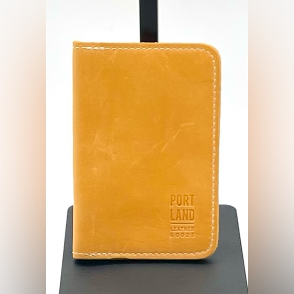 PORTLAND LEATHER Passport Holder Sunflower